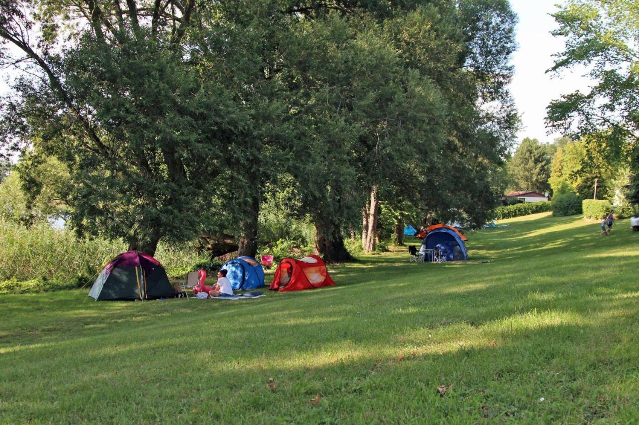 Ferienunterkunft Mietwohnwagen mit Dusche und WC Typ Storch Alt Zeschdorf Exterior foto